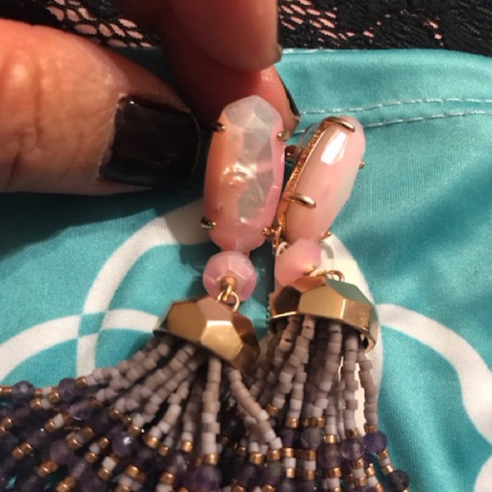Kendra Scott rose gold earrings 💗